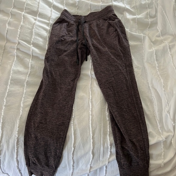 Lulu ready to rulu joggers - Picture 1 of 3